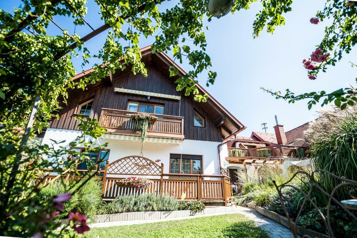 Hotel Garni Huegellandhof Neuhaus am Klausenbach エクステリア 写真